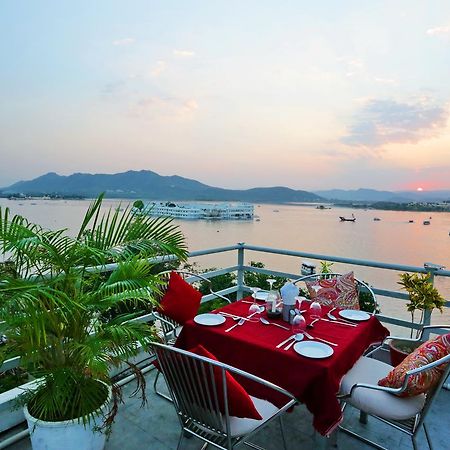 The Shaharkot By The Lake Hotel Udaipur Bagian luar foto