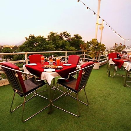 The Shaharkot By The Lake Hotel Udaipur Bagian luar foto