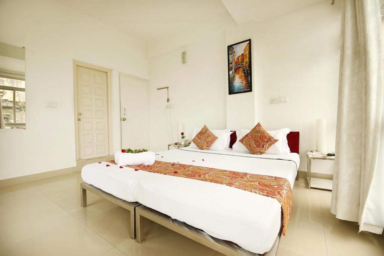 The Shaharkot By The Lake Hotel Udaipur Bagian luar foto