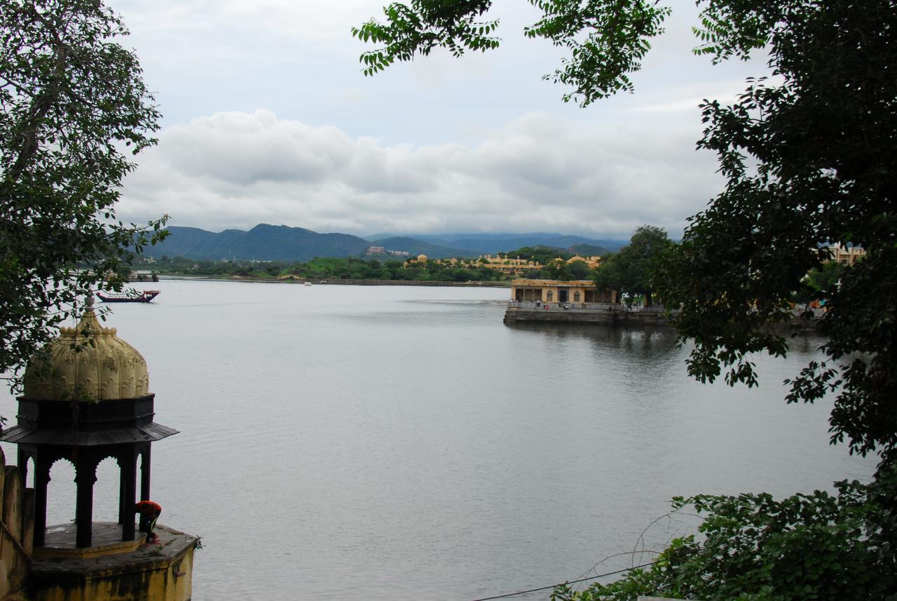The Shaharkot By The Lake Hotel Udaipur Bagian luar foto