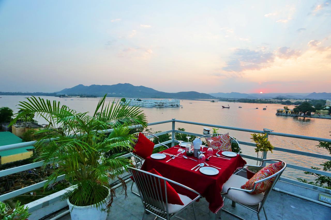 The Shaharkot By The Lake Hotel Udaipur Bagian luar foto