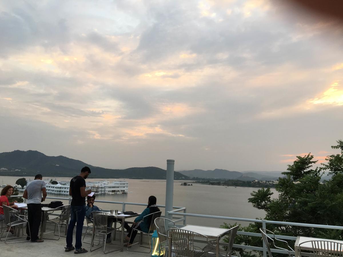 The Shaharkot By The Lake Hotel Udaipur Bagian luar foto