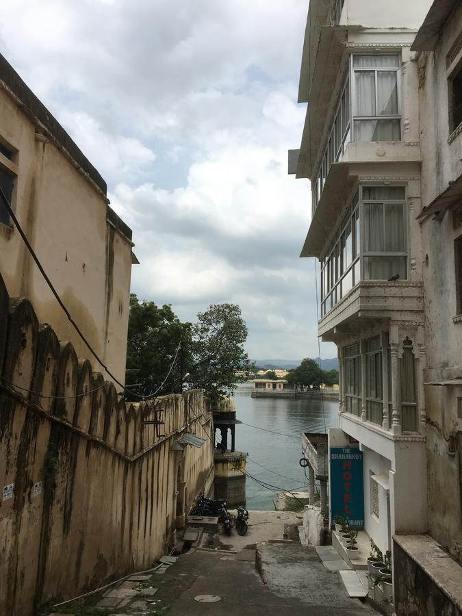 The Shaharkot By The Lake Hotel Udaipur Bagian luar foto