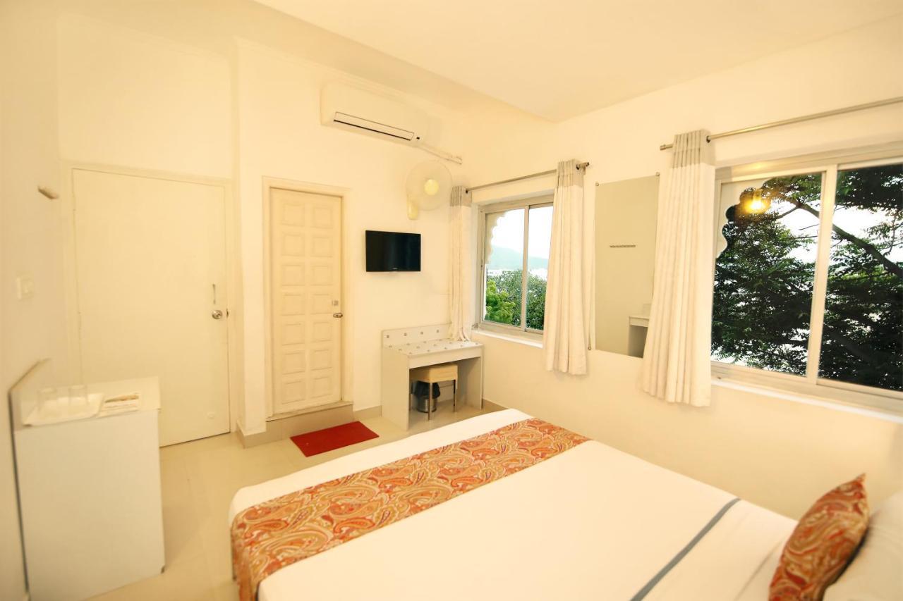 The Shaharkot By The Lake Hotel Udaipur Bagian luar foto