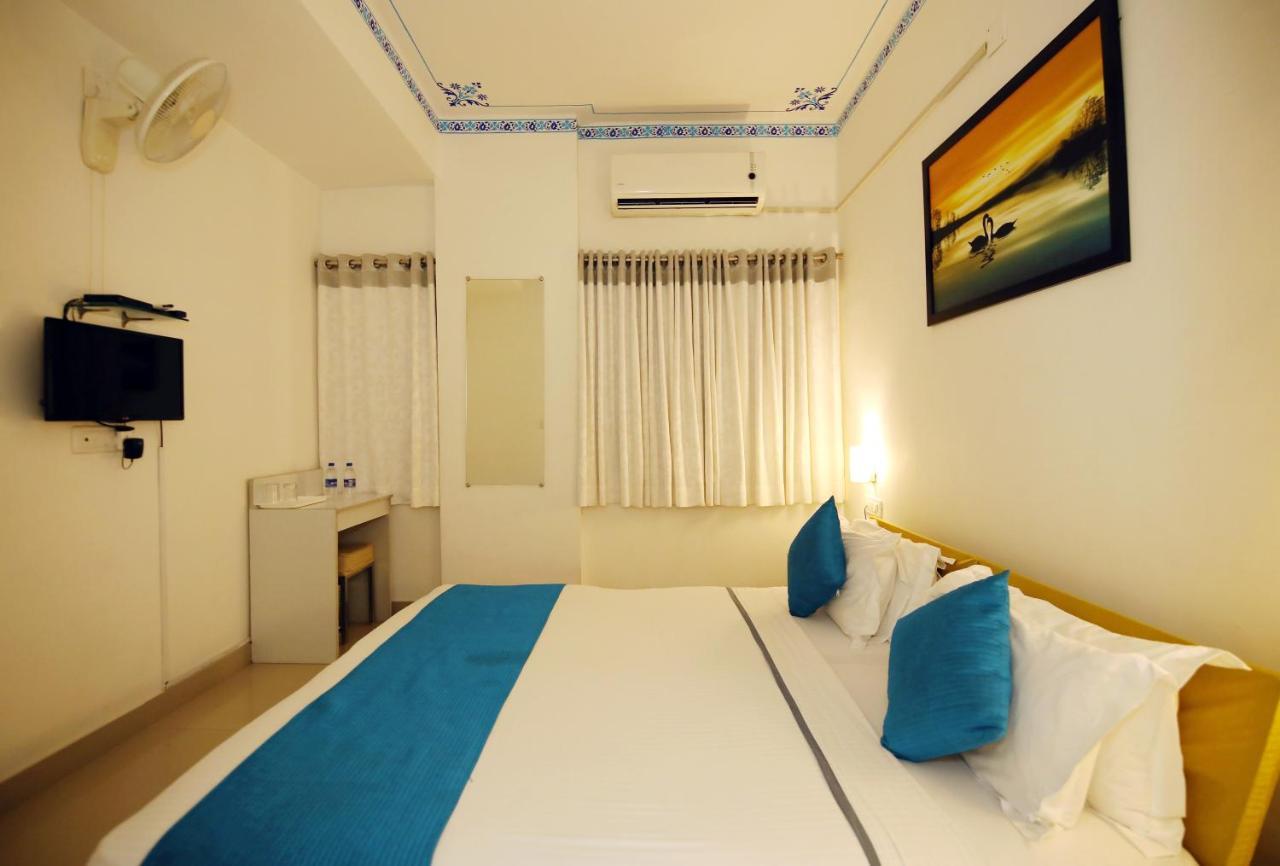 The Shaharkot By The Lake Hotel Udaipur Bagian luar foto