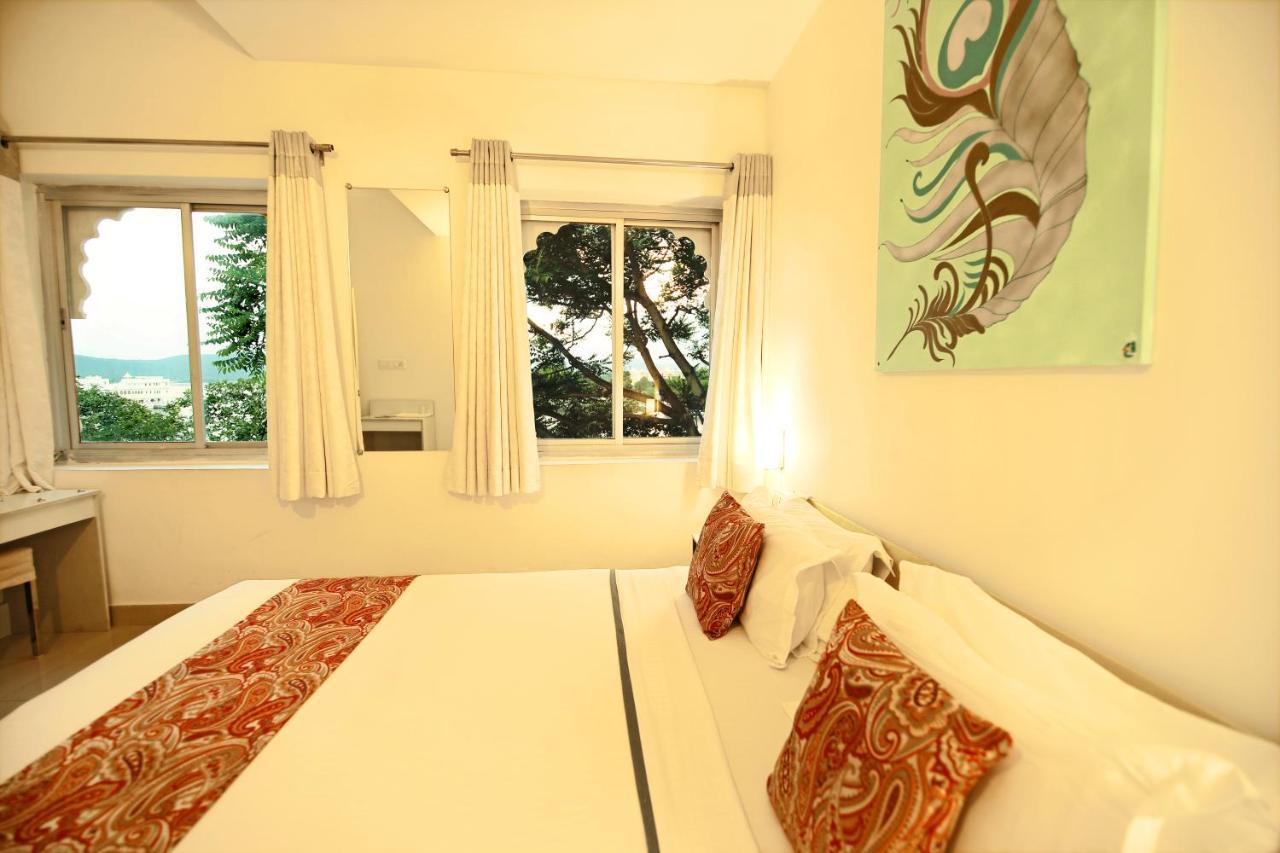 The Shaharkot By The Lake Hotel Udaipur Bagian luar foto