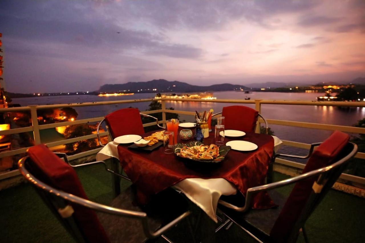 The Shaharkot By The Lake Hotel Udaipur Bagian luar foto
