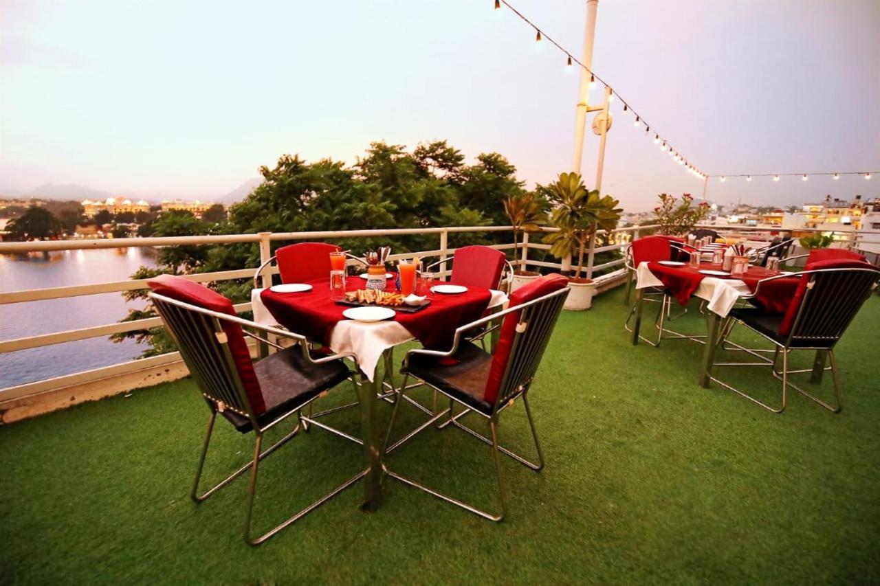 The Shaharkot By The Lake Hotel Udaipur Bagian luar foto