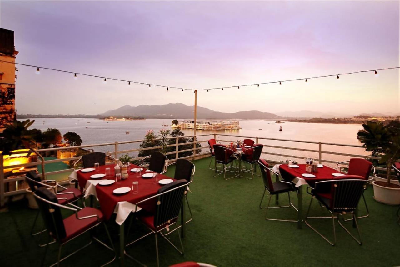 The Shaharkot By The Lake Hotel Udaipur Bagian luar foto